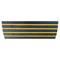 Rampe de bordure d'allée en caoutchouc de voiture jaune et noire pour rampe de câble en caoutchouc de fossé