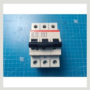 Disjoncteur miniature 3 pôles S200 Series S203U K63A, pièces d'équipement semi-conducteur d'occasion - Product Image 2