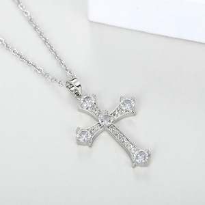 Collana con Ciondolo a Croce Placcata in Oro Bianco con Zirconia Cubica, Lega Placcata in Rodio, Unisex per Uso Quotidiano - Product Image 1