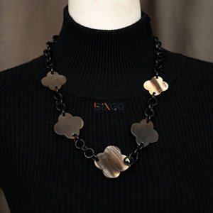 Collar Unisex Elegante con Diseño Floral de Cuerno de Búfalo BIXGO, Cadena con Eslabones de Trébol, Joyería de Estilo Francés, Regalo de Lujo Sostenible - Product Image 5