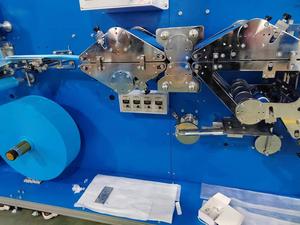 Machine <span class=keywords><strong>de</strong></span> fabrication <span class=keywords><strong>de</strong></span> housses <span class=keywords><strong>de</strong></span> siège <span class=keywords><strong>de</strong></span> <span class=keywords><strong>toilette</strong></span> en PP <span class=keywords><strong>non</strong></span> <span class=keywords><strong>tissé</strong></span> à grande vitesse - Product Image 3