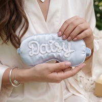 Masque de sommeil en satin personnalisé avec nom, masque pour les yeux avec lettrage en fil pelucheux pour demoiselle d'honneur, cadeau de fête de mariage