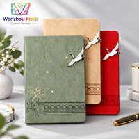 Carnet de notes élégant à couverture rigide avec texture lin et motif grue dorée, personnalisable avec logo, idéal pour promotion, entreprise, école, vente en gros