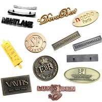 Étiquette en aluminium 3D personnalisée en relief, plaque métallique durable gravée sur mesure avec logo pour bouteilles de parfum et boissons, emballage carton