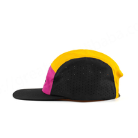 Casquette de sport 5 panneaux personnalisée en nylon tissé perforé, légère, respirante, avec coutures multicolores, pour le ski et la course à pied
