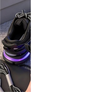 Chaussures de sport respirantes en cuir véritable noir de qualité 5A avec semelle épaisse LED 3.0 et fonction antidérapante, grande taille pour hommes - Product Image 1