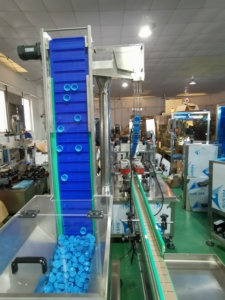 Alimentateur de capsules entièrement automatique de type élévateur et machine de capsulage <span class=keywords><strong>rotative</strong></span> à quatre roues - Product Image 1