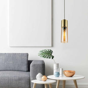 Lampada a sospensione dorata a 1 luce, ideale per la decorazione di interni e ambienti accoglienti. - Product Image 2