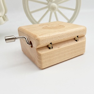 Ever Bright Logotipo personalizable Caja <span class=keywords><strong>de</strong></span> madera <span class=keywords><strong>de</strong></span> arce macizo Patrón cuadrado Función <span class=keywords><strong>de</strong></span> manivela Canción <span class=keywords><strong>de</strong></span> feliz cumpleaños para cumpleaños <span class=keywords><strong>Navidad</strong></span> - Product Image 5