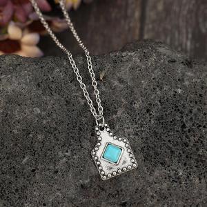 Collar de marca de etiqueta de oreja de joyería del sudoeste de piedras preciosas turquesas de 2cm, etiqueta de oreja de vaca pequeña con gargantilla grabada de animales de granja - Product Image 4