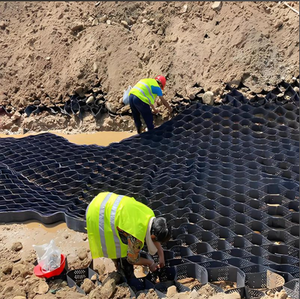 Herstellerpreis HDPE 3D Wabengitter Kunststoff-<span class=keywords><strong>Geozelle</strong></span> Strukturiert Perforiert für Straßenbau Außenanwendung Kiesgitter - Product Image 5