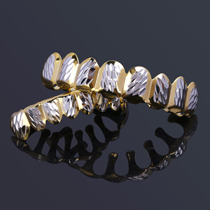 กริลล์ซสำหรับฟัน ลายดอกไม้ สองสี 8 ฟัน กริลล์ซสีทองสำหรับทุกเพศ ใส่ได้ทุกวัน ชุบทอง 22k เครื่องประดับฮิปฮอป - Product Image 2