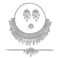 Ensemble de bijoux de créateur en gros : colliers, boucles d'oreilles, bracelets et bagues – Collection de bijoux tendance