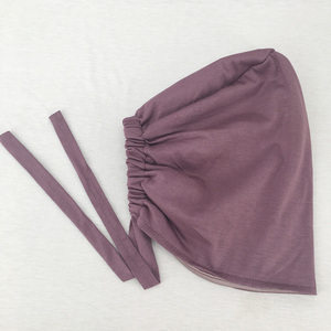 Nouveau <span class=keywords><strong>Bonnet</strong></span> Réglable Unique Confortable Antidérapant Sous-<span class=keywords><strong>Bonnet</strong></span> <span class=keywords><strong>De</strong></span> Luxe Extensible Doublé <span class=keywords><strong>De</strong></span> Satin Avec Des Liens - Product Image 4