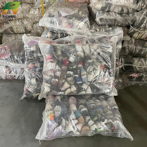 Vente en gros de baskets d'occasion chaussures de seconde main propres de qualité A chaussures de marque internationale chaussures de segment mano - Product Image 1