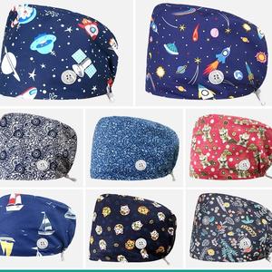 Tie Back Hats Dental Scrub Caps Bouffant Transpirable Lindo Impreso Gorra de trabajo con botón Transpirable para salas de hospital - Product Image 1