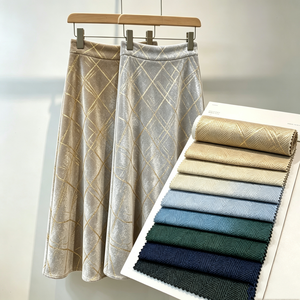 Tissu de luxe en velours sergé teint uni à tissage croisé, imprimé feuille d'or, résistant aux déchirures, pour vêtements féminins - Product Image 1