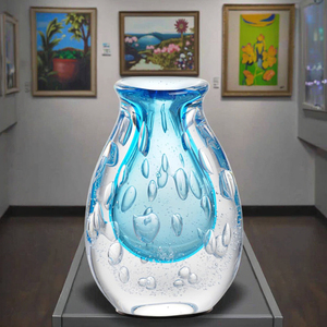 Bình thủy tinh hình giọt nước màu xanh sủi bọt, hình thức điêu khắc với các điểm nhấn bong bóng khí. Lý tưởng cho trang trí nhà, cắm hoa - Product Image 3