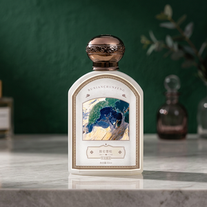 Crema Eau de Parfum con Aroma Amaderado 175ml con Notas de Tabaco y Cedro - Product Image 1