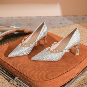 Escarpins à paillettes 7777-3 à bout pointu, talon carré, bride perlée, chaussures de mariée, talon haut, tendance mode, doublure satinée, couleur unie - Product Image 3