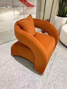 Fauteuil contemporain incurvé en velours, chaise longue rembourrée pour salon d'hôtel moderne - Product Image 2