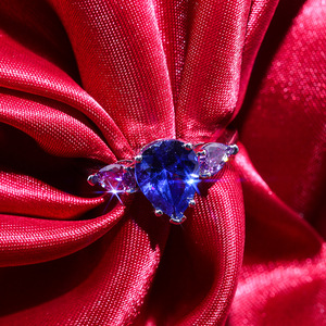 Anello a Goccia d'Acqua a Forma di Pera con Accenti Blu e Viola, Gioiello Elegante e Creativo per Donne - Product Image 2