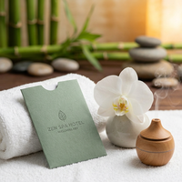 Salbeigrüner Strukturierter Schlüsselkartenhalter mit Geprägtem Lotus-Logo für Spa-Hotel und Wellness-Gästezimmerkarten Großhandel