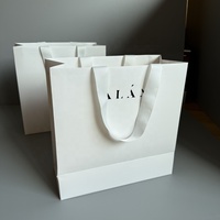 Sacs cadeaux en papier d'art écologiques de luxe personnalisés, recyclables, avec logo gaufré, fermeture magnétique, ruban pour vêtements et chaussures