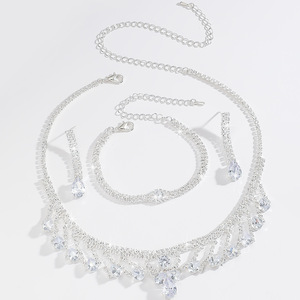 Joyería para Novia, Estilo Europeo Americano, Cobre Chapado en Oro, Zirconia Brillante, Estilo Punk, Juego de Collar y Aretes de Tres Piezas - Product Image 5