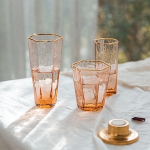 Vidrio de beber pesado, lustrado martillado con borde dorado - Product Image 1