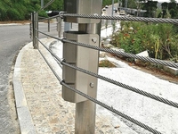 Barrière de sécurité routière en câble métallique à 5 fils, en acier galvanisé, flexible, système tendu pour la sécurité des medianes des autoroutes