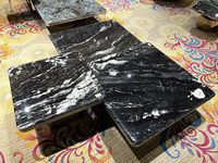Ensemble de tables basses en marbre de luxe bleu montagne et blanc, avec pierres noires de luxe - Design carré en marbre de luxe