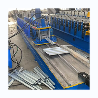 Machine automatique de fabrication de cadres latéraux pour portes à enroulement, équipement pour la production de volets roulants