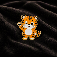 Badge de revers moderne en émail dur, motif lion de dessin animé mignon, design animalier Kawaii personnalisé, finition miroir lisse, plaqué or, vente en gros