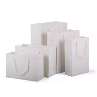 Sacs en papier rose brillant de luxe avec logo personnalisé pour vêtements, cosmétiques, rouge à lèvres, lunettes, emballage de shopping avec accessoires en ruban