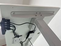 Bureau de travail ergonomique moderne en forme de L, hauteur réglable automatiquement de 72 à 120 cm, construction durable et écologique, facile à assembler
