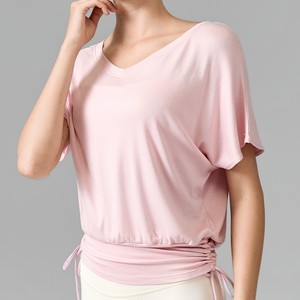 <span class=keywords><strong>T</strong></span>-<span class=keywords><strong>shirt</strong></span> décontracté et sportif pour <span class=keywords><strong>femme</strong></span>, <span class=keywords><strong>col</strong></span> en <span class=keywords><strong>V</strong></span>, <span class=keywords><strong>manches</strong></span> chauve-souris, avec cordon de serrage latéral réglable, coupe ample, idéal pour le yoga et l'entraînement, personnalisable avec logo OEM, collection 2026 - Product Image 1