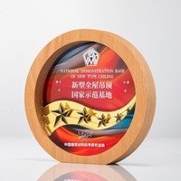 Trophée en bois HONOR au design élégant et artisanal avec cristal, pour la reconnaissance d'entreprise et les réalisations exceptionnelles