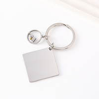 Ywyougang Porte-clés vintage tendance en acier inoxydable, 4 couleurs, avec mini cœur gravé au laser et breloque grain de moutarde, cadeau