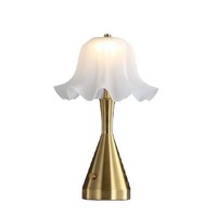 Lampe de table de bureau LED portable de luxe en fer avec contrôle tactile, gradation, sans fil, batterie rechargeable, design européen, chambre à coucher, restaurant
