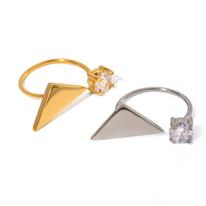 Bague géométrique triangulaire avec zircon serti à griffes, bijou unisexe tendance, cadeau - Product Image 5