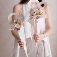 Vente en gros de sac à fleurs unique coeur rose pour la Saint-Valentin et emballage de fleurs de fleuristes sac de transport de fleurs