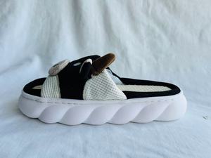 Ciabatte Nere con Stampa Mucca da Donna, in Peluche, Punta Aperta, Suola in EVA Ammortizzata, Per Tutte le Stagioni, Taglie 36-41 - Product Image 5