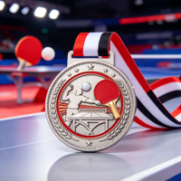 Médaille personnalisée de tennis de table en émail argenté et rouge avec pagaie dorée en relief 3D et couronne de lauriers pour le championnat