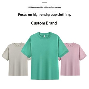 T-shirt unisexe tendance en coton, coupe oversize, épaules tombantes, col rond, manches courtes, avec logo imprimé et broderie personnalisée – Collection Classique - Product Image 4