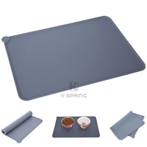 Tapete de Alimentación para Mascotas de Silicona con Diseño de Huella de Perro, Impermeable, Antideslizante, a Prueba de Fugas, Fácil de Limpiar y de Grado Alimenticio - Product Image 2