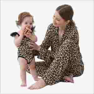 Conjuntos de Pijamas Familiares con Estampado de Leopardo para Mamá e Hija, Pijama de Manga Larga con Cintura Elástica de Bambú Modal para Bebé - Product Image 3