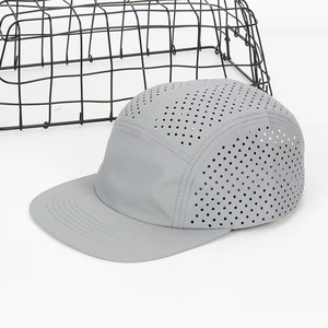 Casquette de course en nylon à 5 panneaux personnalisée, visière flexible, séchage rapide, découpe laser, trous perforés, casquette de sport en maille, casquette de camping - Product Image 1