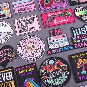 Badges et écussons personnalisés en gros, écussons brodés à repasser pour vêtements, t-shirts, écussons brodés sur mesure - Product Image 2