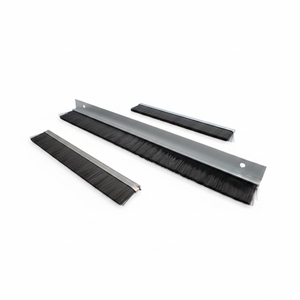 Joint <span class=keywords><strong>de</strong></span> <span class=keywords><strong>brosse</strong></span> inférieur pour <span class=keywords><strong>porte</strong></span> coulissante industrielle avec <span class=keywords><strong>profil</strong></span>é en aluminium multi-prises pour usage résidentiel et commercial - Product Image 1
